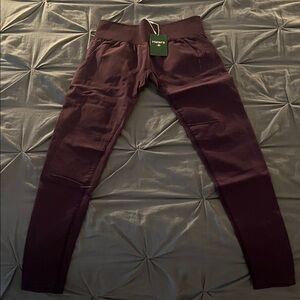 NWT - HALARA Deep Purple Leggings Size M